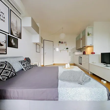 Annasole's Flat By Domus&dimore