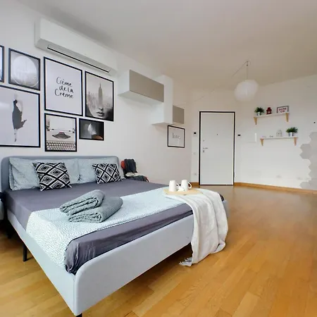 Annasole's Flat By Domus&dimore